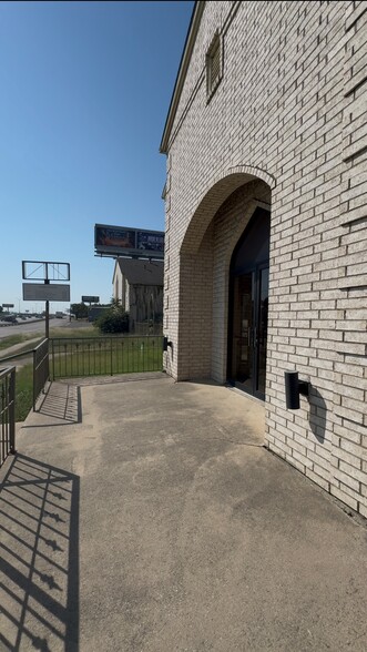 2700 South Fwy, Fort Worth, TX for rent - Building Photo - Image 2 of 8