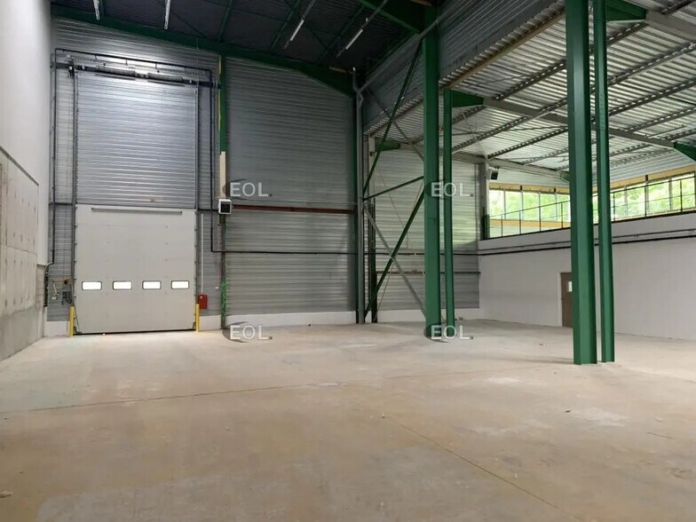 Industrial in Villeneuve-la-Garenne to rent - Building Photo - Image 2 of 20