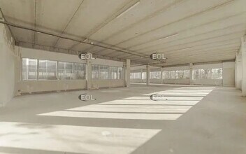 Light Industrial in Les Ulis to rent Interior Photo- Image 2 of 3