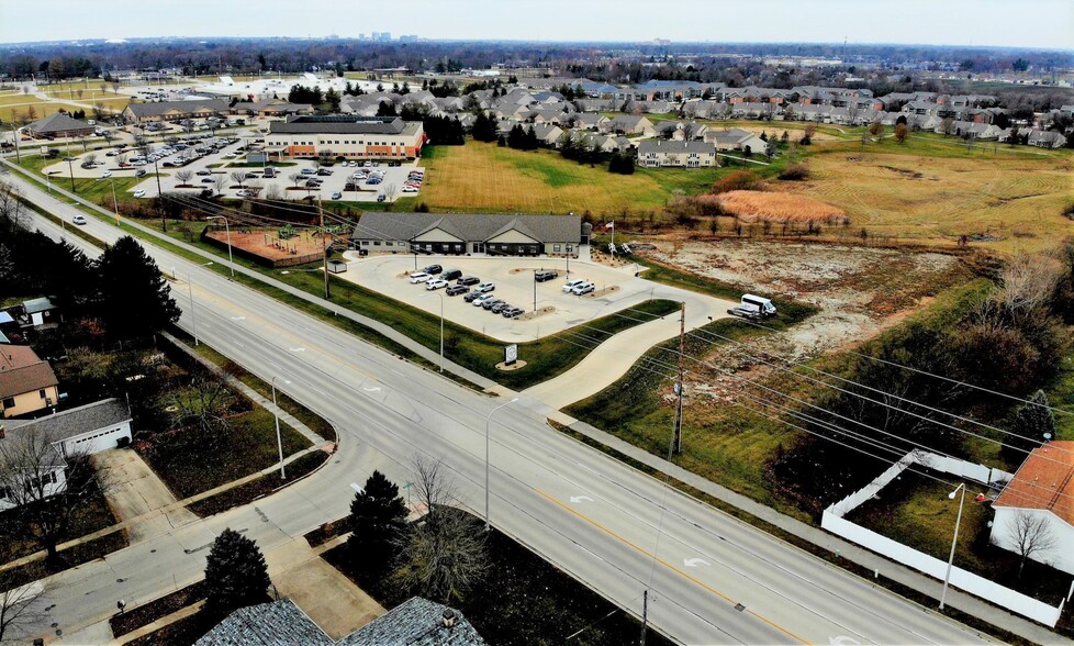 2002 Windsor, Urbana, IL for sale - Primary Photo - Image 1 of 3