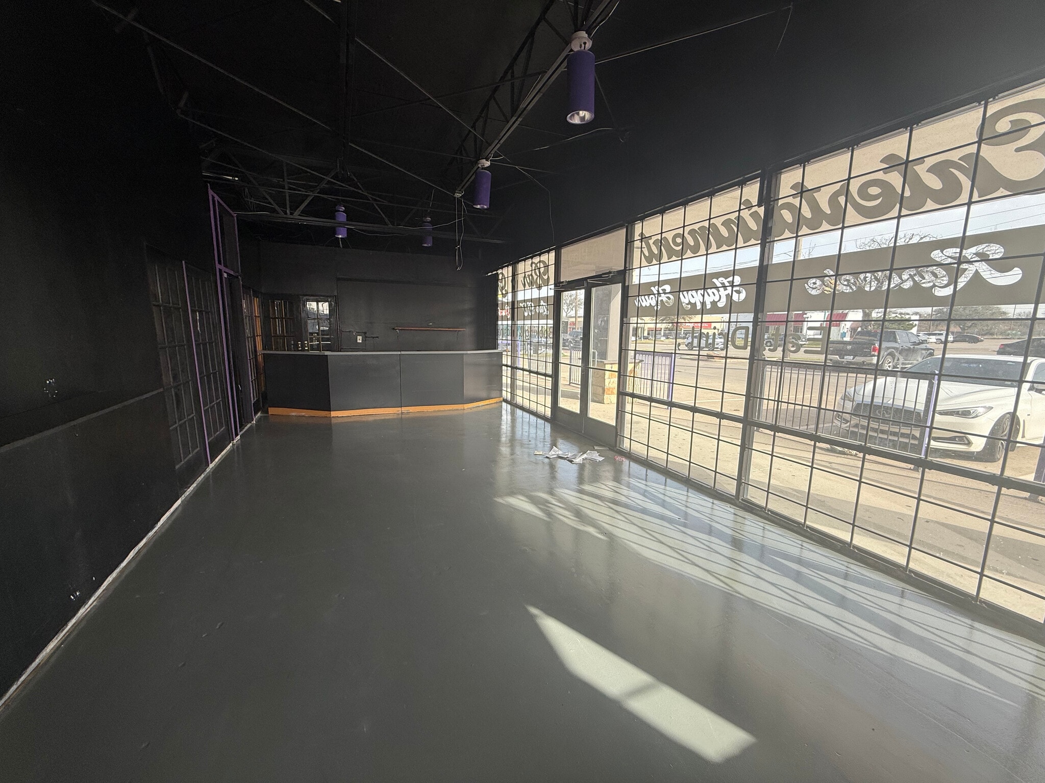 4099-4111 W Camp Wisdom Rd, Dallas, TX to rent Building Photo- Image 1 of 3