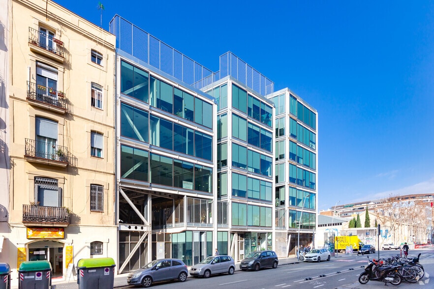 Office in Barcelona, Barcelona to rent - Primary Photo - Image 1 of 3