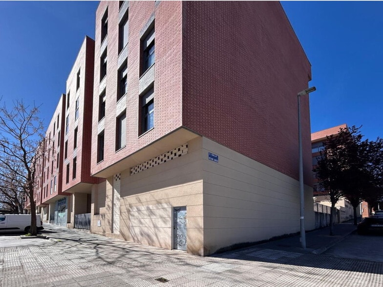Retail in Guadalajara, Guadalajara to rent - Primary Photo - Image 1 of 3