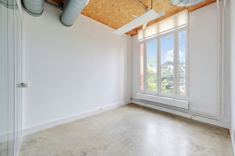75 Allée Des Parfumeurs, Nanterre to rent - Building Photo - Image 3 of 23