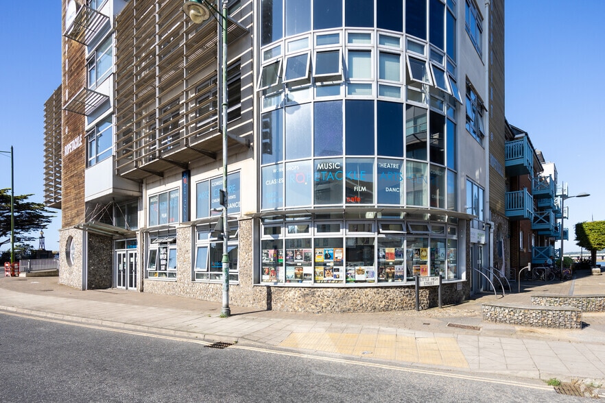 Little High St, Shoreham By Sea to rent - Building Photo - Image 3 of 3