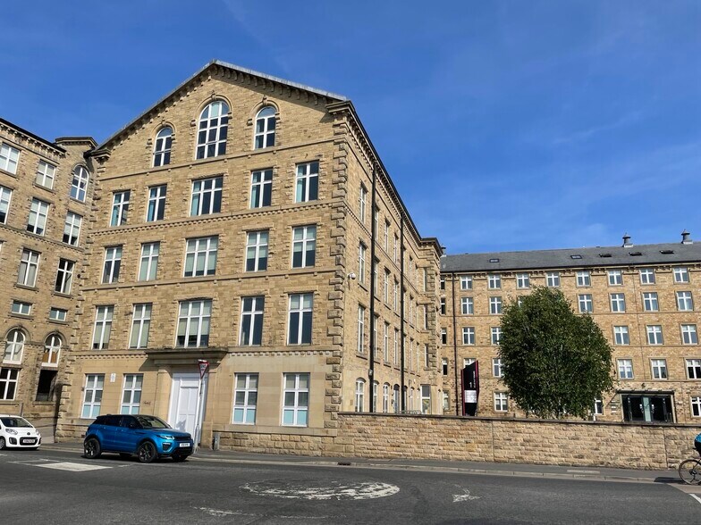 1 Broughton Road, Skipton for sale - Primary Photo - Image 1 of 1