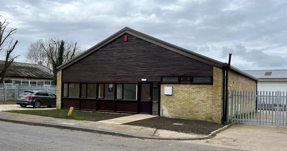 57 Eastern Way, Bury St Edmunds to rent - Primary Photo - Image 1 of 1