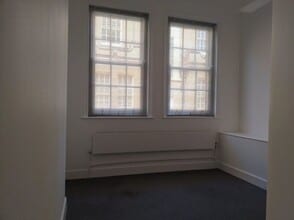 3 Bluecoats Ave, Hertford to rent Interior Photo- Image 2 of 2