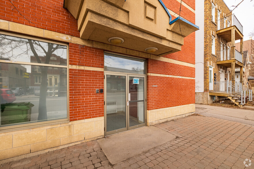 2507 Boul Rosemont, Montréal, QC for rent - Building Photo - Image 2 of 3