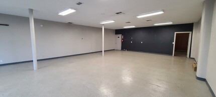 960-990 Commercial St SE, Salem, OR for rent Interior Photo- Image 2 of 10