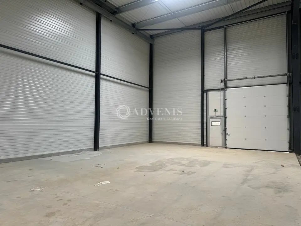 Light Industrial in Louvres for sale Building Photo- Image 1 of 9