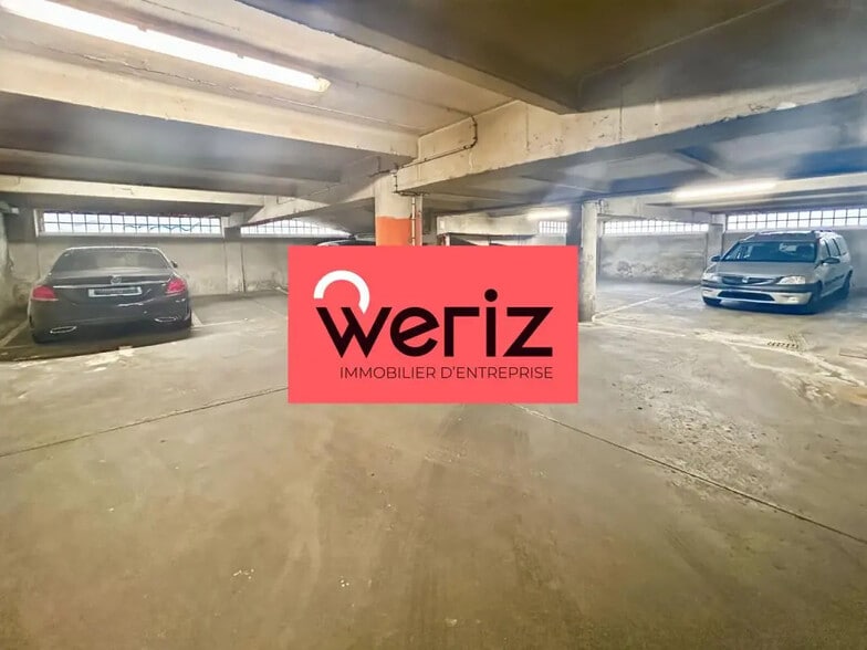 Light Industrial in Marseille to rent - Building Photo - Image 1 of 7