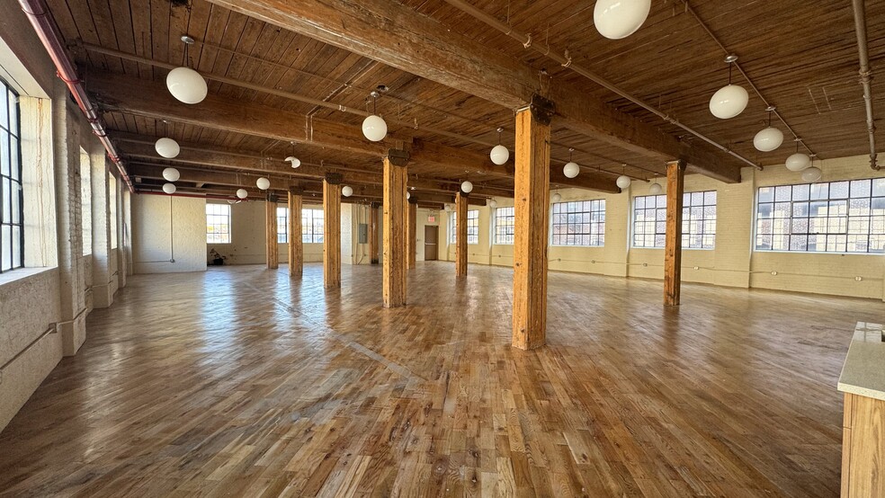 32 Bridge St, Brooklyn, NY for rent - Building Photo - Image 1 of 8