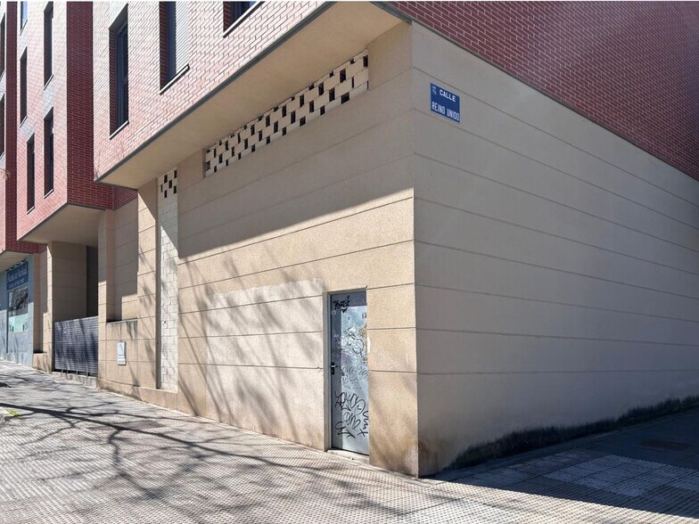 Retail in Guadalajara, Guadalajara to rent - Building Photo - Image 2 of 3