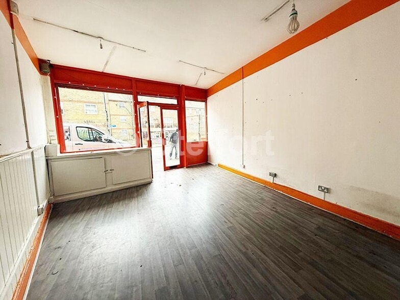 New Cross Rd, London to rent - Building Photo - Image 3 of 11