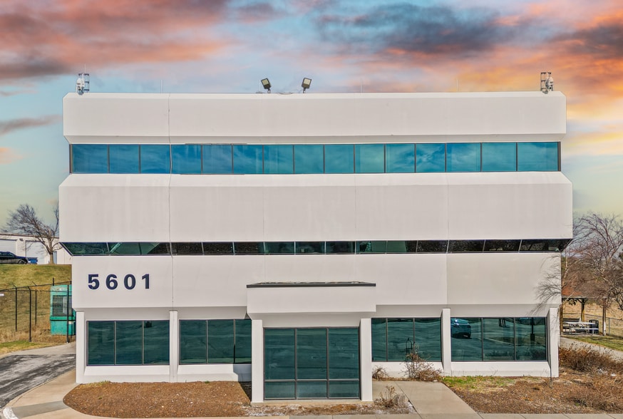 5601 N 103rd St, Omaha, NE for sale - Building Photo - Image 2 of 11