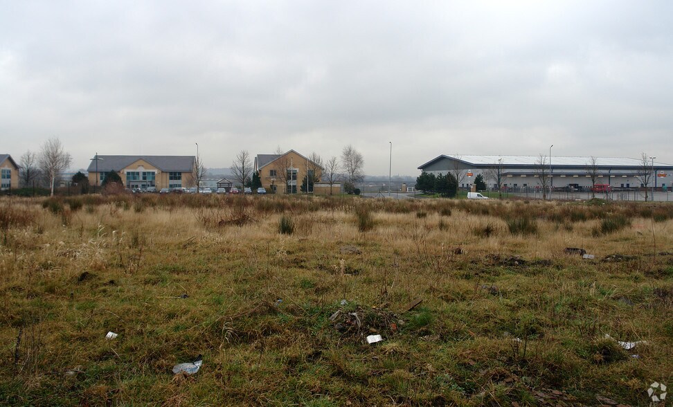 Waters Meeting Rd, Bolton to rent - Building Photo - Image 3 of 6