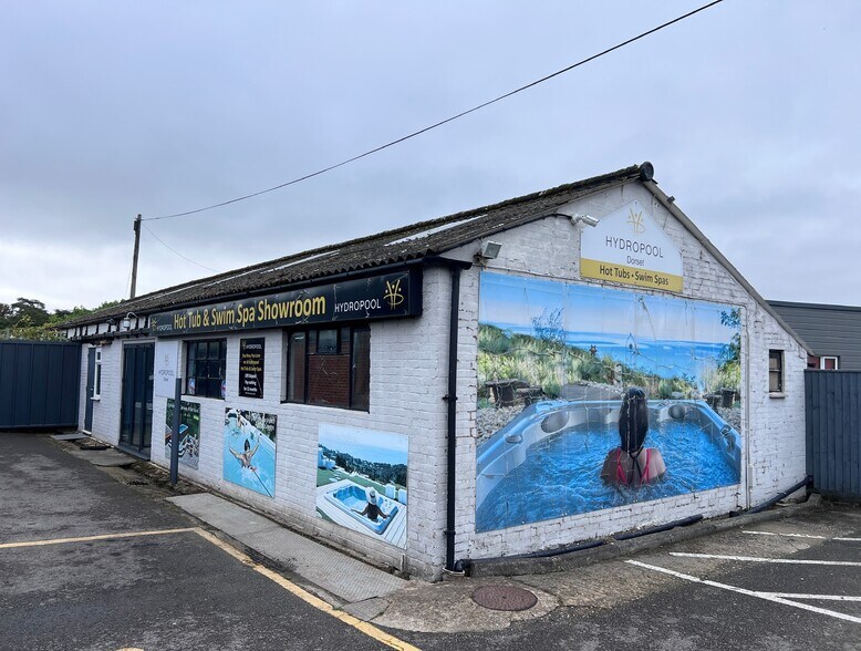 170 Magna Rd, Wimborne for sale - Primary Photo - Image 1 of 1