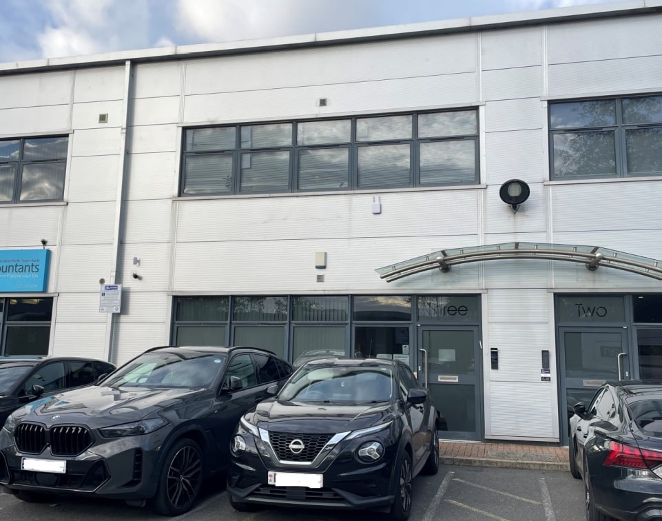 Stirling Way, Borehamwood to rent Building Photo- Image 1 of 3