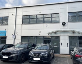 Stirling Way, Borehamwood to rent Building Photo- Image 1 of 3