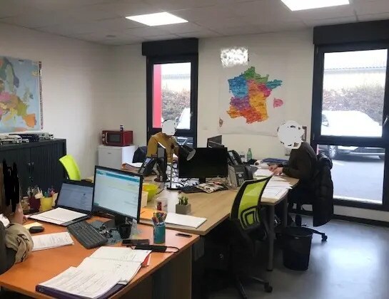 Office in Villefranche-sur-Saône to rent Interior Photo- Image 1 of 4