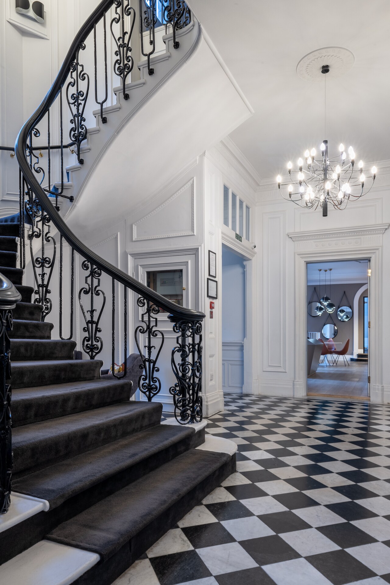 25 Green St, London to rent Interior Photo- Image 1 of 4