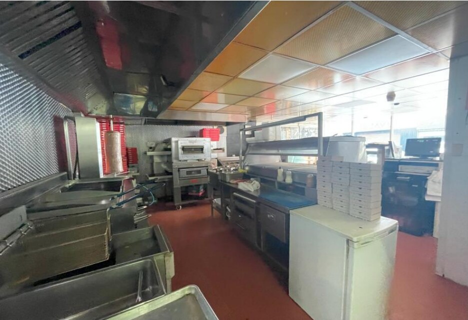 15-17 Queen St, Peterhead, ABD AB42 1TN - Unit 15-17 -  - Interior Photo - Image 2 of 2