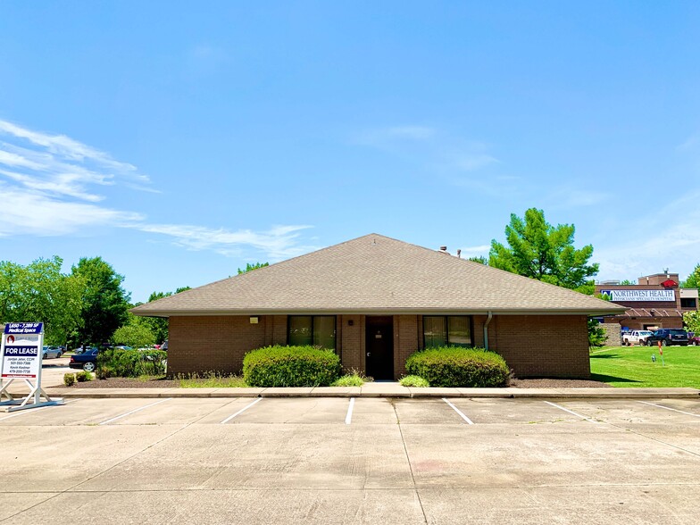 1794 E Joyce Blvd, Fayetteville, AR for sale - Primary Photo - Image 1 of 17