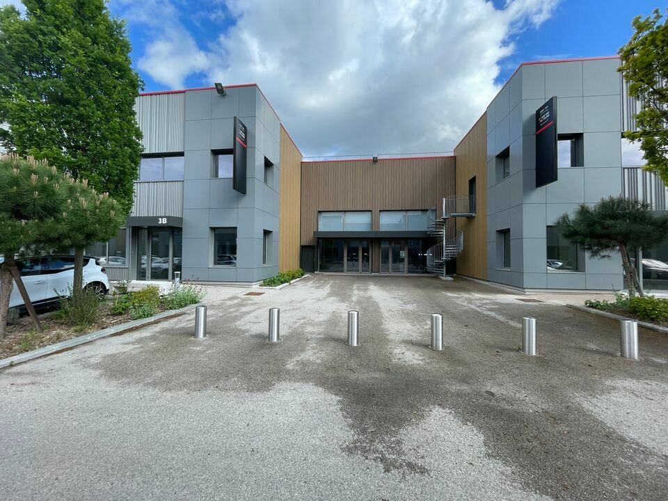 Industrial in Le Blanc-Mesnil to rent Building Photo- Image 1 of 19