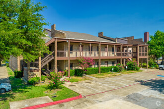 350 Oaks Trl, Garland, TX for rent Building Photo- Image 1 of 5