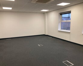 18 Gander Ln, Clowne to rent Interior Photo- Image 2 of 9