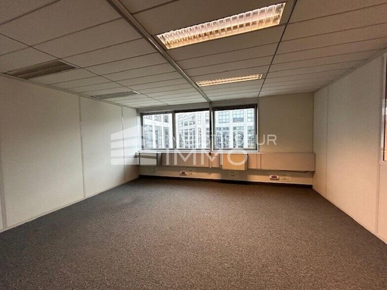 Office in Noisy Le Grand to rent - Interior Photo - Image 3 of 6