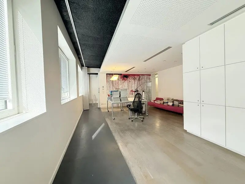 Office in Pantin to rent Interior Photo- Image 1 of 22