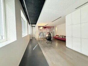 Office in Pantin to rent Interior Photo- Image 1 of 22