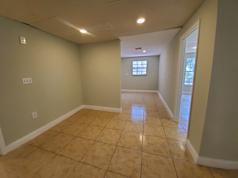 110 Bry Lynn Dr, Melbourne, FL for rent - Interior Photo - Image 2 of 5