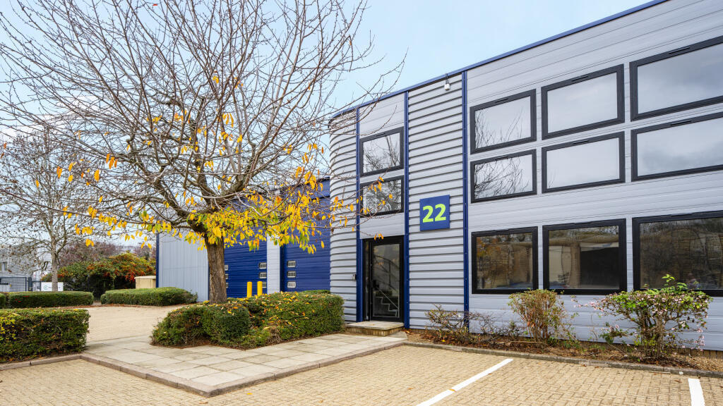 20 Plover Clos, Newport Pagnell to rent Primary Photo- Image 1 of 17