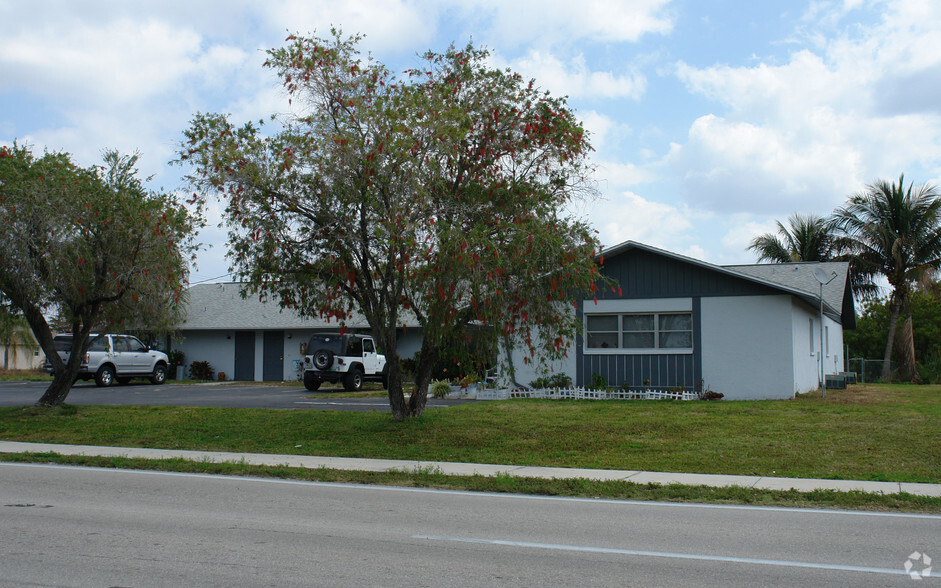 3909 Skyline Blvd, Cape Coral, FL for sale - Building Photo - Image 2 of 2