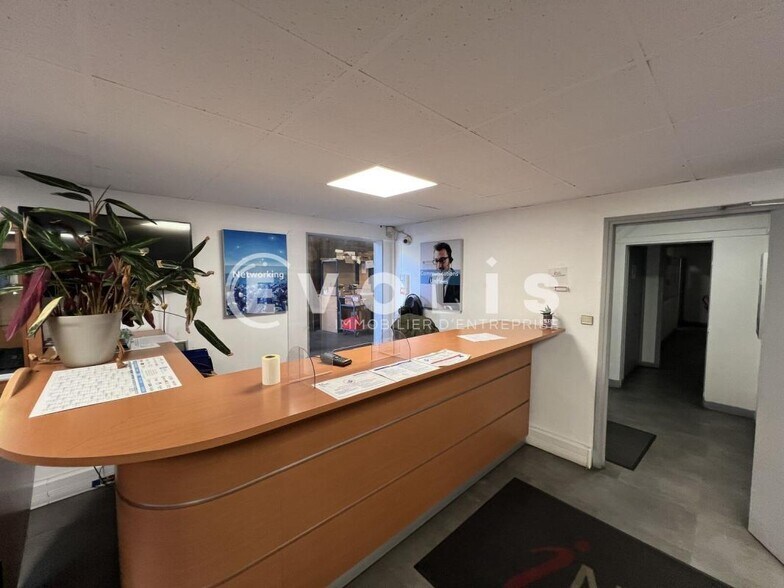 Light Industrial in Noisy-le-Grand to rent - Lobby - Image 3 of 6