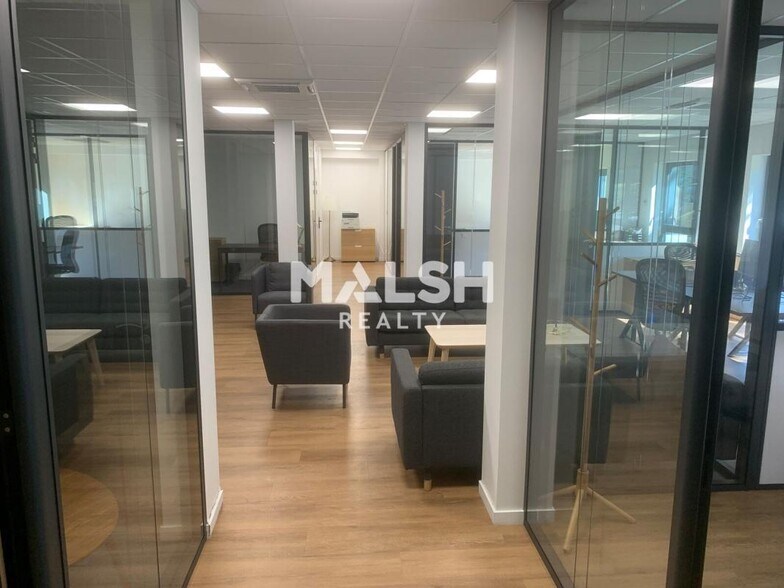 Office in Rillieux-la-Pape to rent - Interior Photo - Image 2 of 14