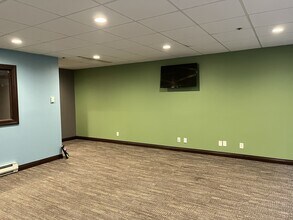 2727 N Grandview Blvd, Waukesha, WI to rent Interior Photo- Image 1 of 4