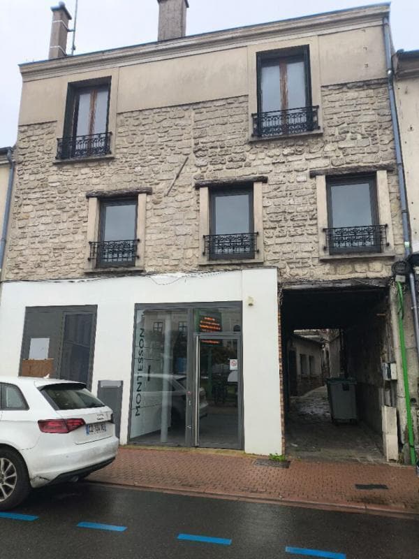Retail in Montesson to rent Building Photo- Image 1 of 13