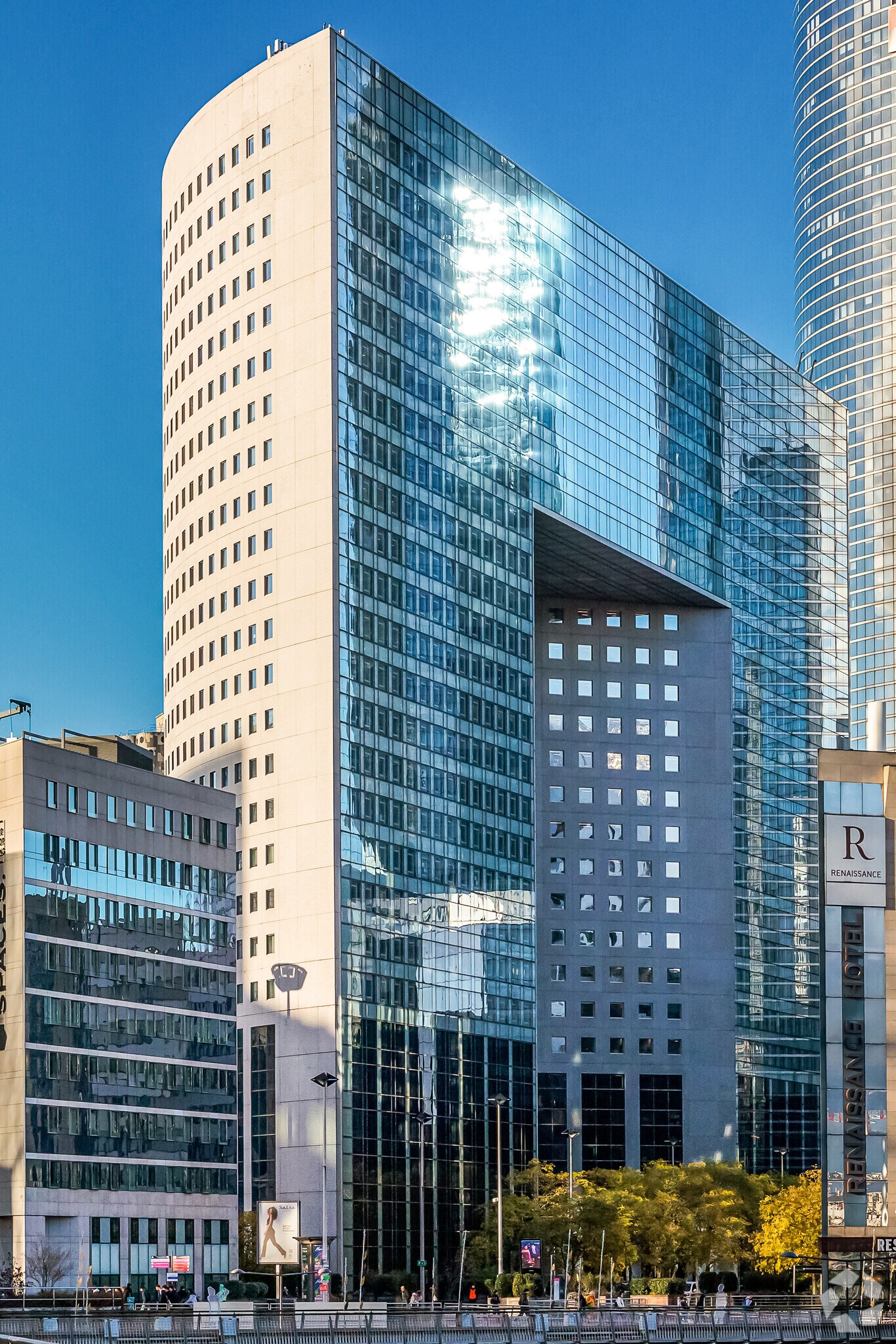 Office in Puteaux to rent Building Photo- Image 1 of 18