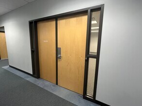 56 Middlesex Tpke, Burlington, MA to rent Interior Photo- Image 1 of 4