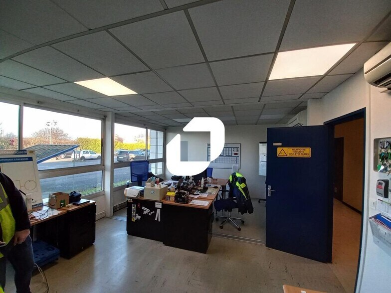 Industrial in Tremblay-en-France to rent - Interior Photo - Image 3 of 5