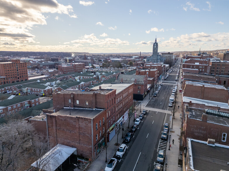 103-105 High St, Holyoke, MA for rent - Building Photo - Image 1 of 5