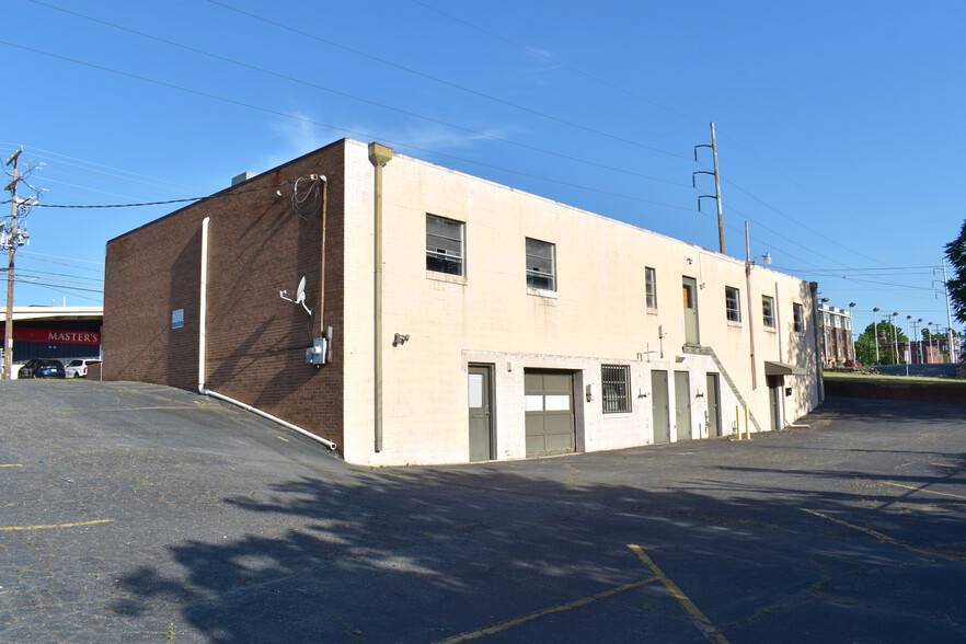 215 N Broad St, Winston-Salem, NC for rent - Building Photo - Image 2 of 6