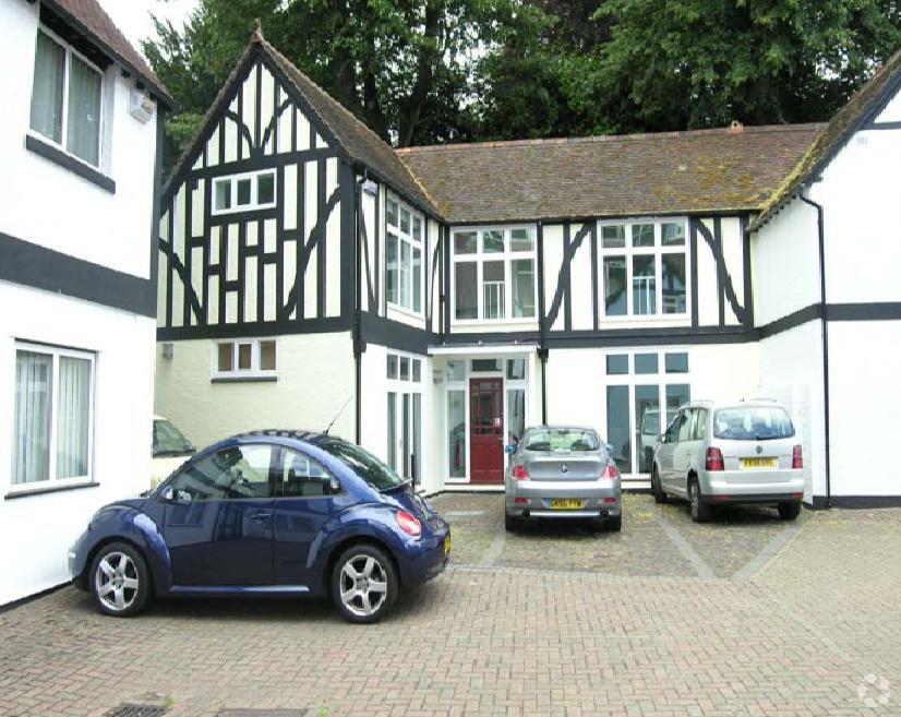 4 Linden Clos, Tunbridge Wells for sale Primary Photo- Image 1 of 1