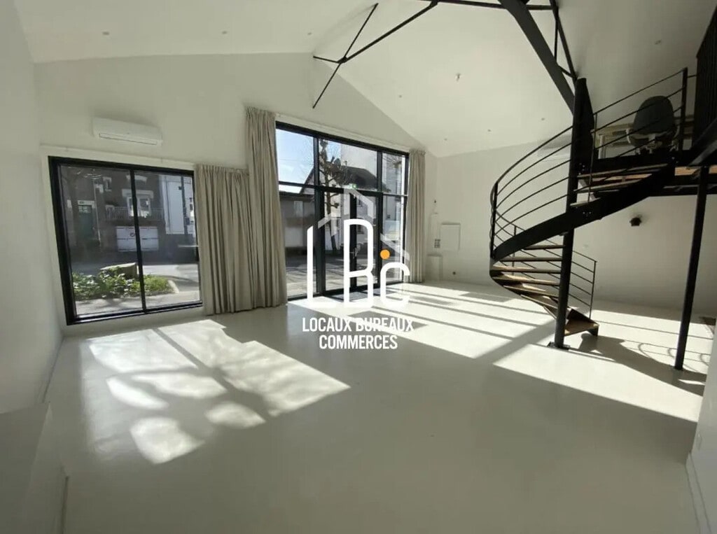 Location Commerce 121 m² - Photo 1