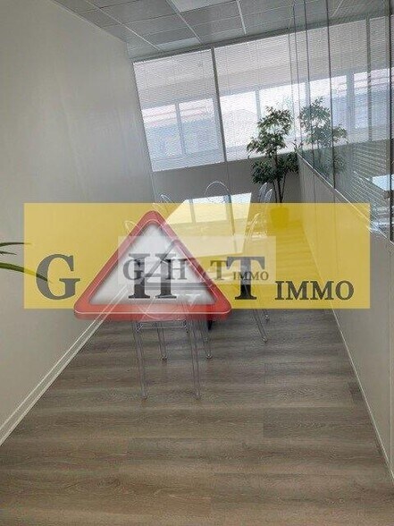 Office in Neuilly-sur-Marne to rent - Interior Photo - Image 1 of 3
