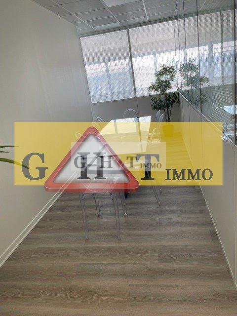 Office in Neuilly-sur-Marne to rent Interior Photo- Image 1 of 4